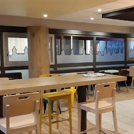 Ibis Centre - La Cite 3* قرقشونه