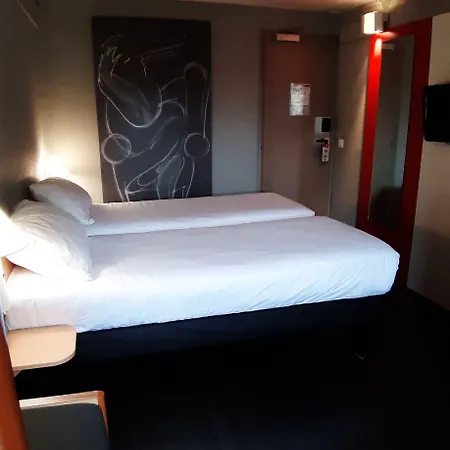 Отель Ibis Centre - La Cite 3*
