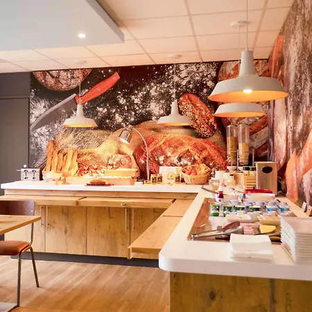 Ibis Centre - La Cite Hotel 3*