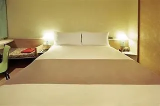 Ibis Centre - La Cite Отель 3*