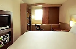 Ibis Centre - La Cite Hotel 3*