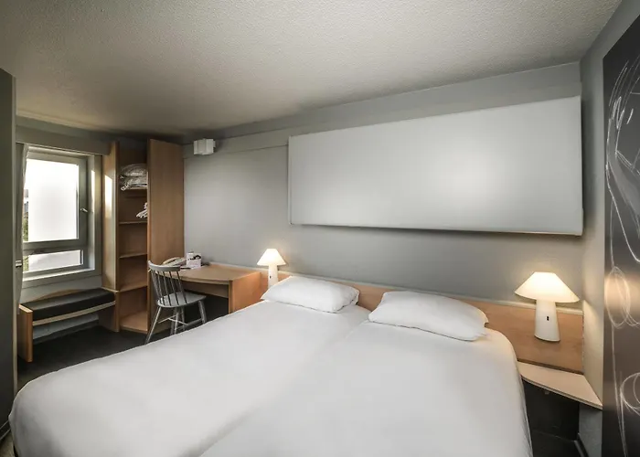 Ibis Centre - La Cite Hotel 3*